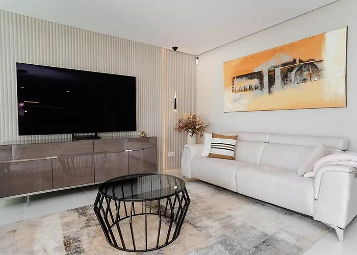 Apartament With Spectacular View In Cabopino Marbella