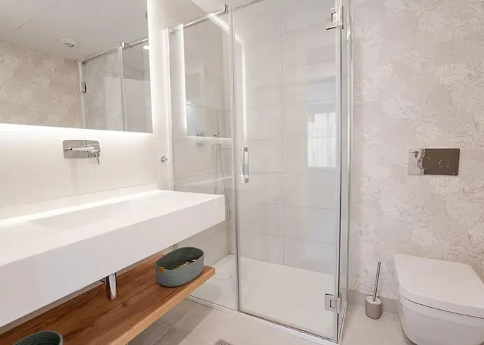 Apartment With Spectacular View In Cabopino Marbella