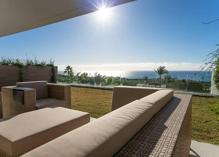 With Spectacular View In Cabopino Apartament Marbella