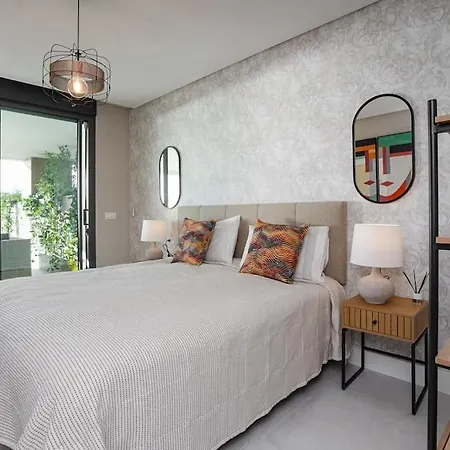 Apartamento With Spectacular View In Cabopino Marbella