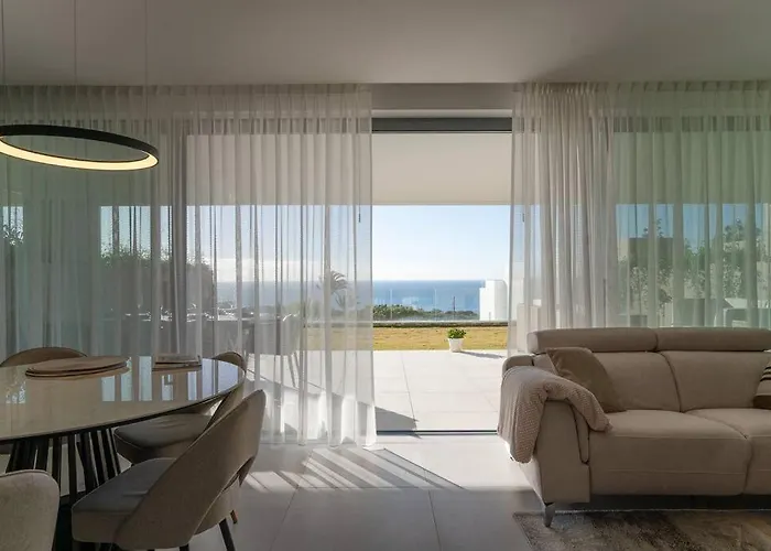 Apartamento With Spectacular View In Cabopino Marbella