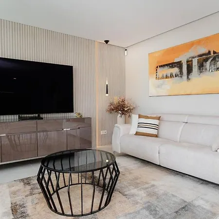 Apartamento With Spectacular View In Cabopino Marbella