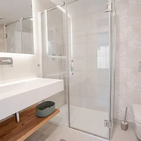 Apartamento With Spectacular View In Cabopino Marbella